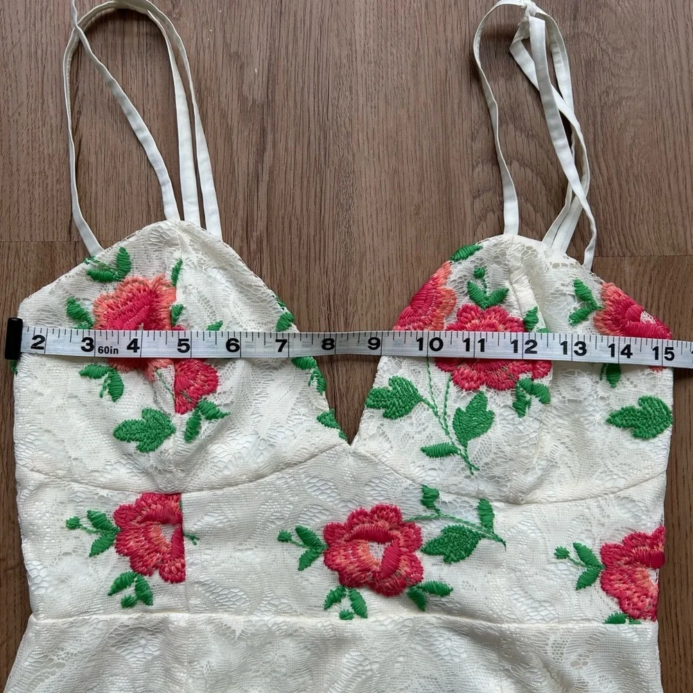 X by NBD White Floral Midi Slip Dress NWT Rose Print Lace Slit Size XS - Picture 7 of 9